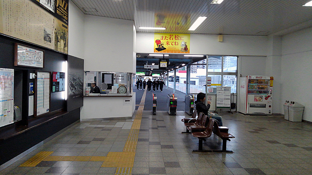 20191128-109 若松駅駅舎内.jpg