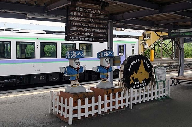 20200630-19 富良野駅北海へそ祭り人形.jpg