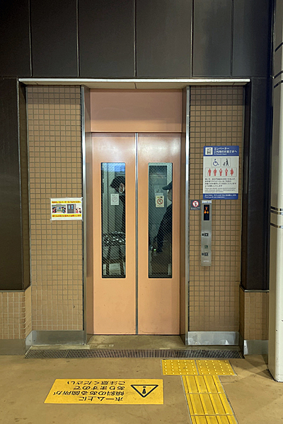 東急電鉄南町田グランベリーパーク駅１４下り１番線エレベーター 2023_0205.jpg